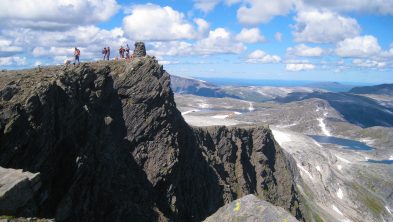 På toppen mot majestetiske Blåhøa i Trollheimen. Foto. Oddveig Torve